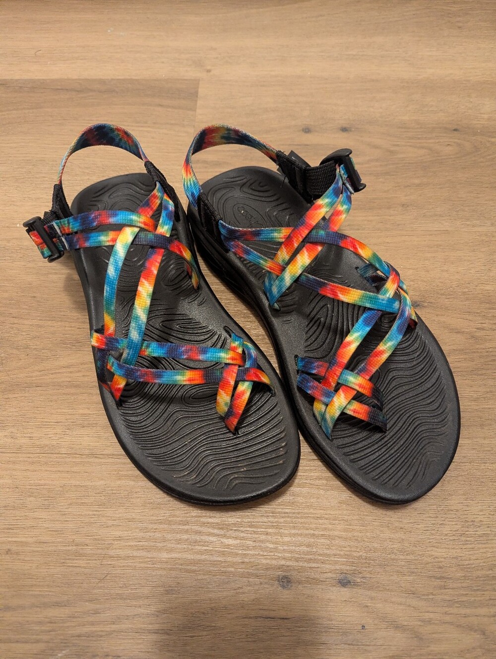 Chacos women's ZVOLV X2 size 9 tie dye rainbow strappy sport sandals hiking